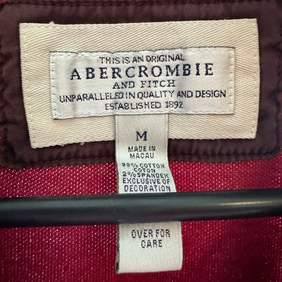 Great Condition!! Abercrombie Women’s Polo Top Size Medium. - Picture 3 of 7